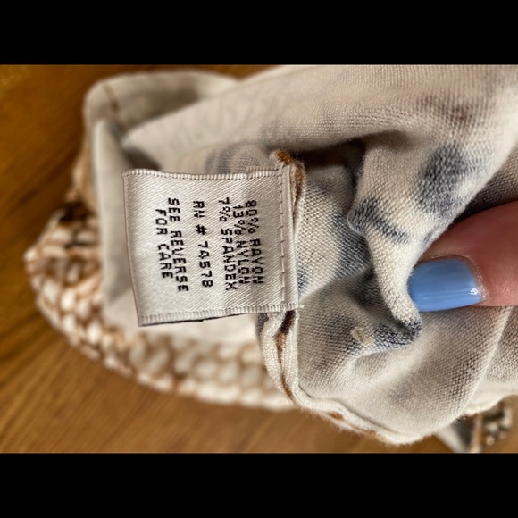 Cache Tanktop - Picture 10 of 11